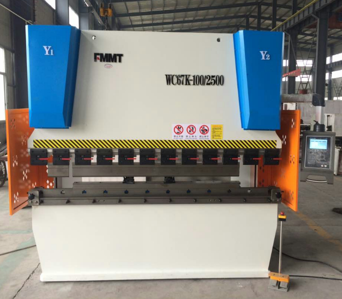 WC67K-100/2500電液伺(sì)服數控(kòng)折彎機(ji)