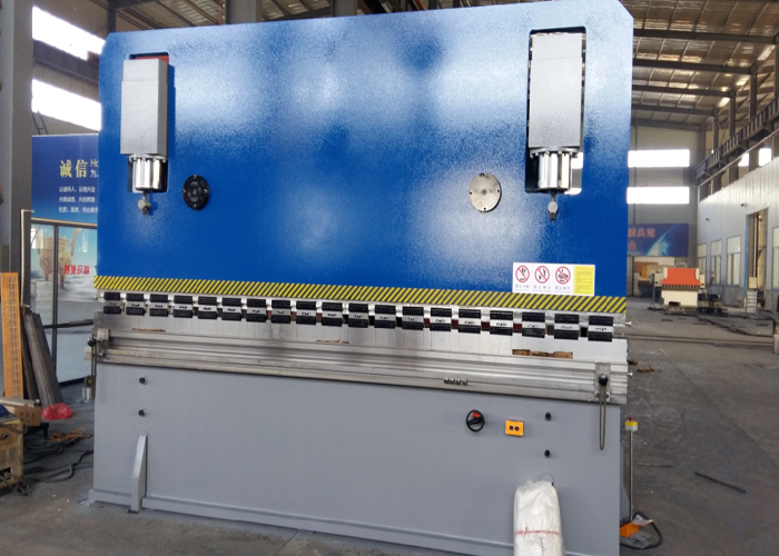 液(yè)壓闆料(liao)折彎機(jī)200T4000