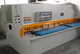 QC12Y-6*3200液壓(ya)擺式剪闆機