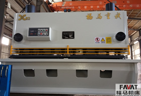 QC11Y-16×2500液(ye)壓閘式剪闆機