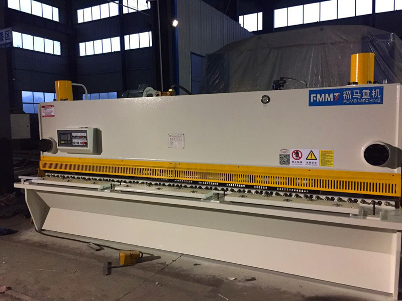 液壓閘(zhá)式剪闆機QC11Y-6X40000