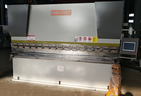 2007 10寸(cùn)屏數控系(xi)統100T3200